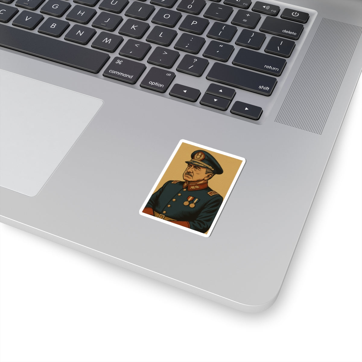Sticker Augusto Pinochet – Estilo retro realista con halftone
