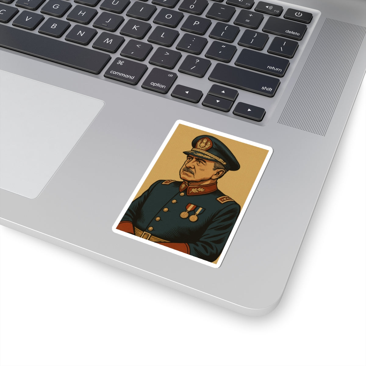 Sticker Augusto Pinochet – Estilo retro realista con halftone